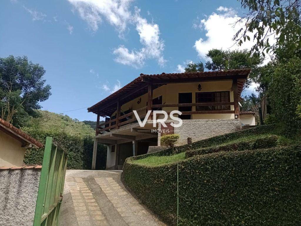 Casa à venda com 3 quartos, 229m² - Foto 1