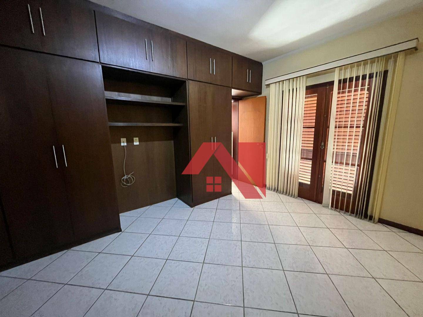 Sobrado à venda e aluguel com 4 quartos, 250m² - Foto 11