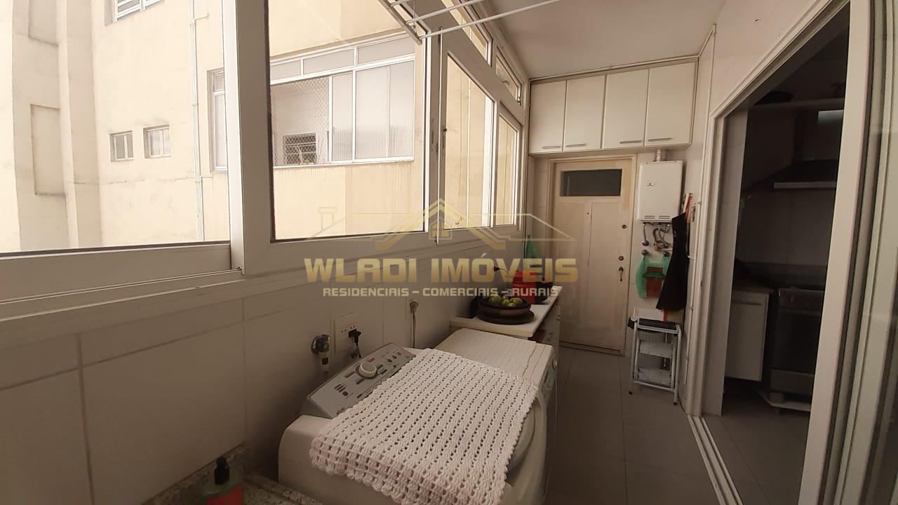 Apartamento à venda com 4 quartos, 214m² - Foto 2