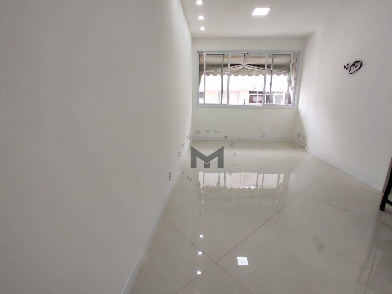 Apartamento à venda com 2 quartos, 108m² - Foto 2