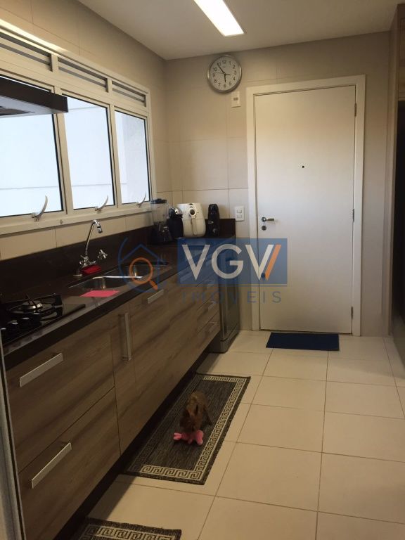 Apartamento à venda com 4 quartos, 200m² - Foto 1