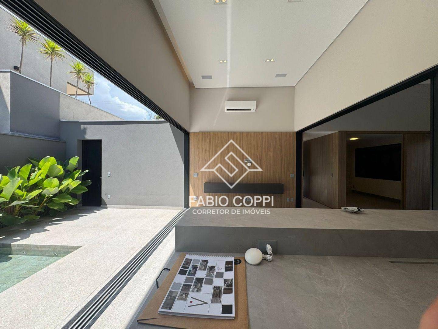 Casa de Condomínio à venda com 4 quartos, 264m² - Foto 2