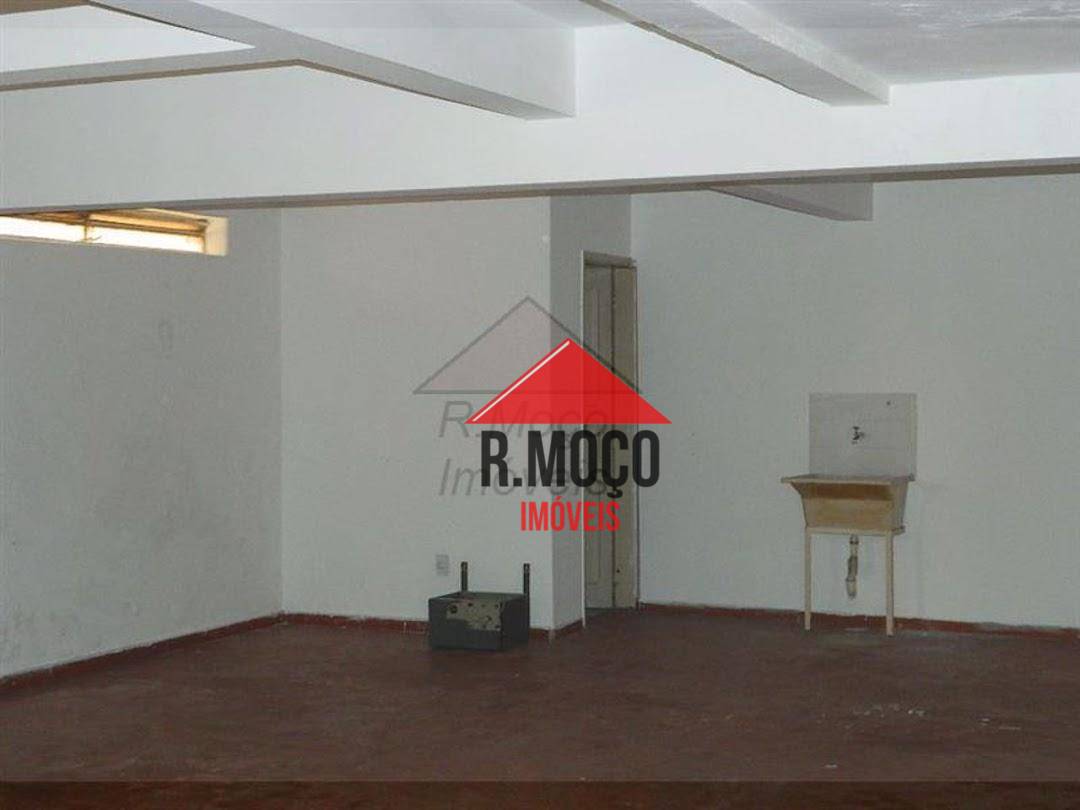 Casa à venda com 9 quartos, 480m² - Foto 2