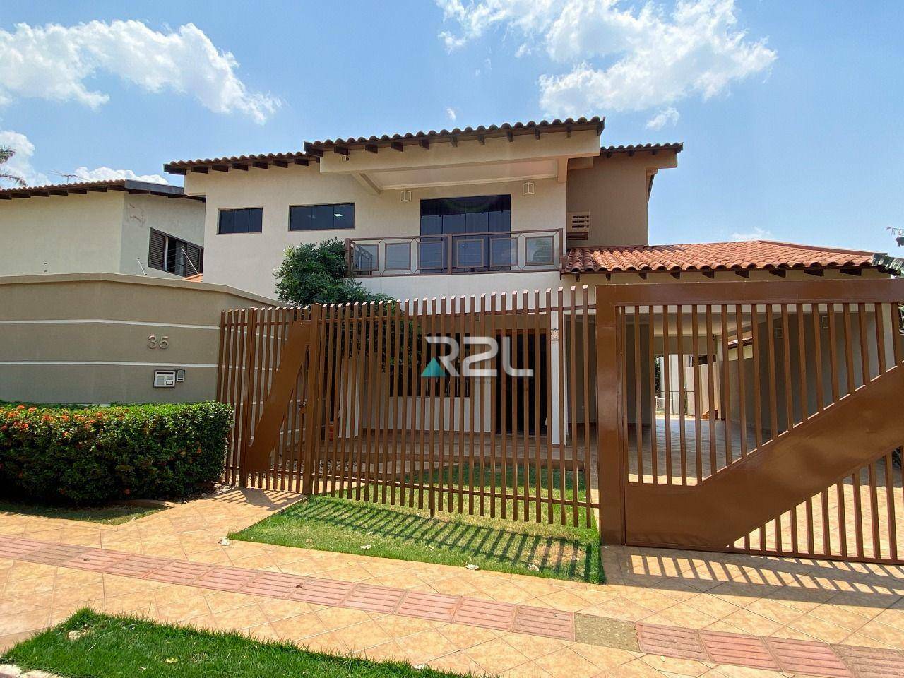 Casa à venda com 4 quartos, 355m² - Foto 1