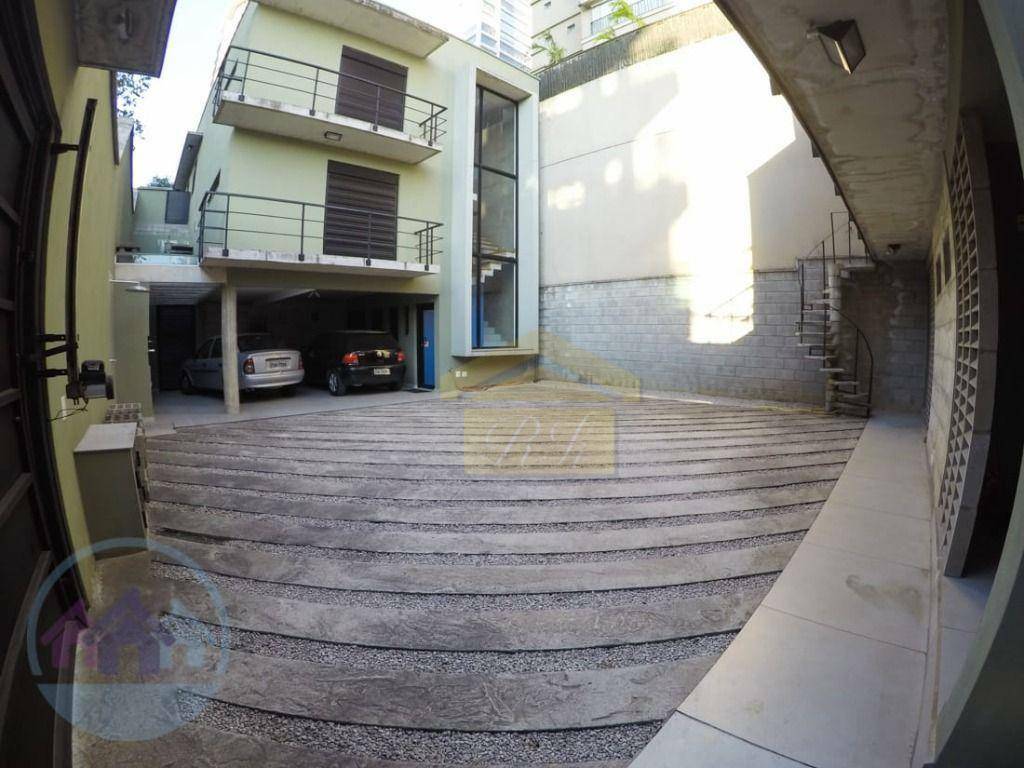 Sobrado à venda com 10 quartos, 350m² - Foto 1