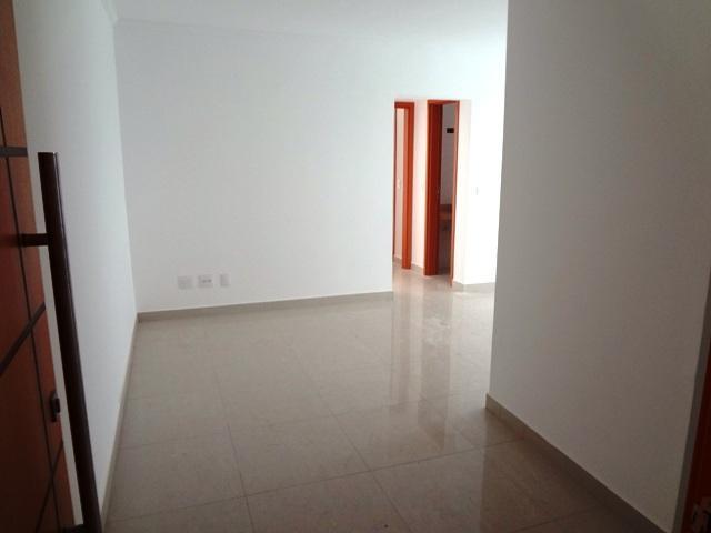 Apartamento à venda com 2 quartos, 82m² - Foto 2