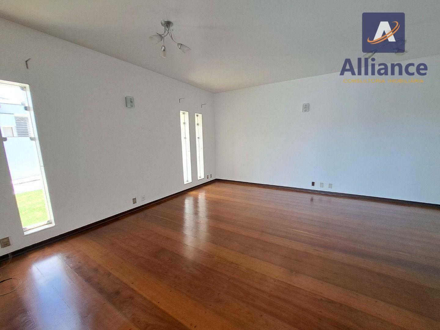 Casa à venda e aluguel com 3 quartos, 230m² - Foto 9