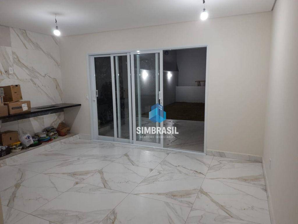 Casa à venda com 3 quartos, 105m² - Foto 1