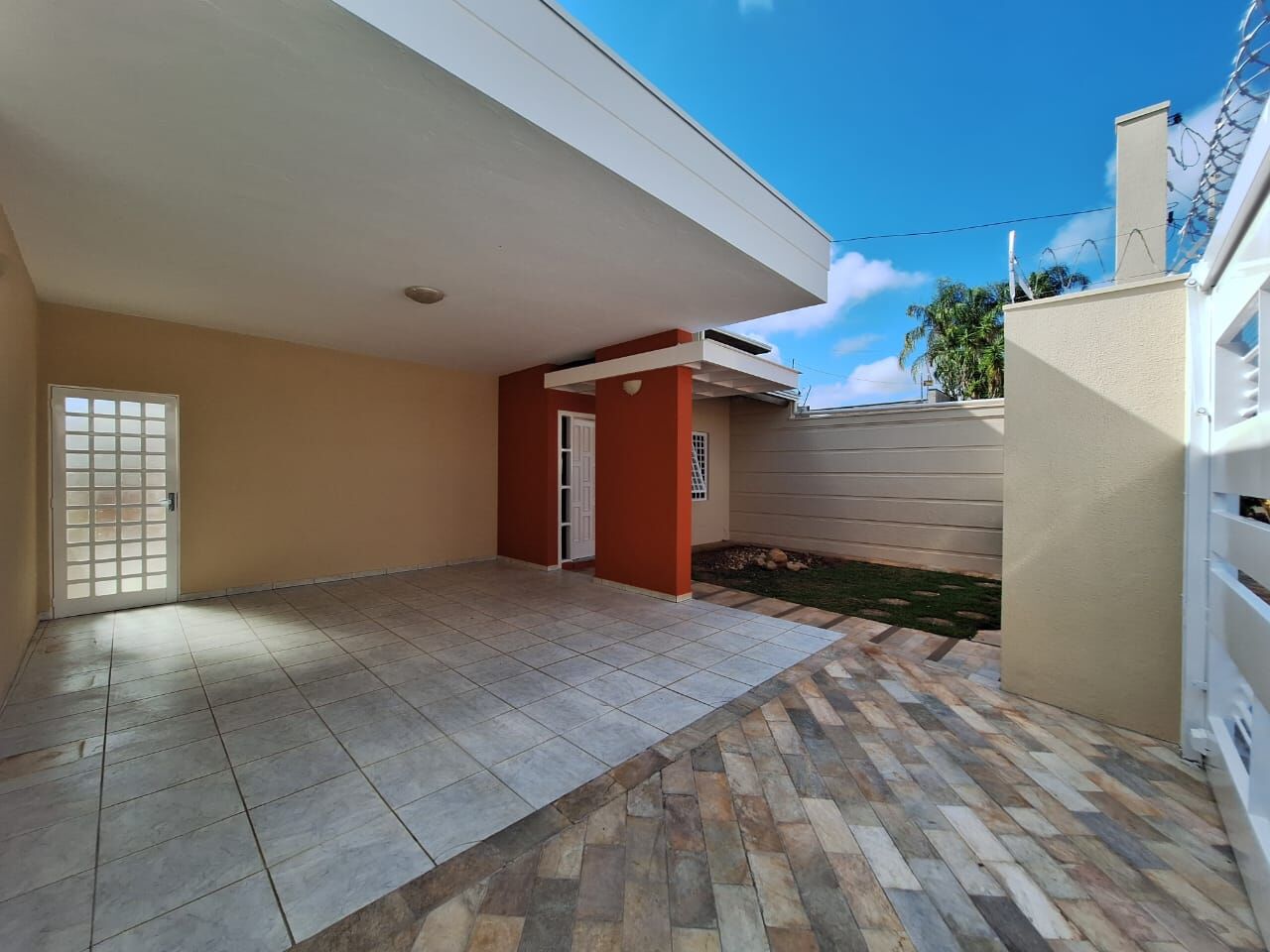 Casa à venda com 3 quartos, 233m² - Foto 3