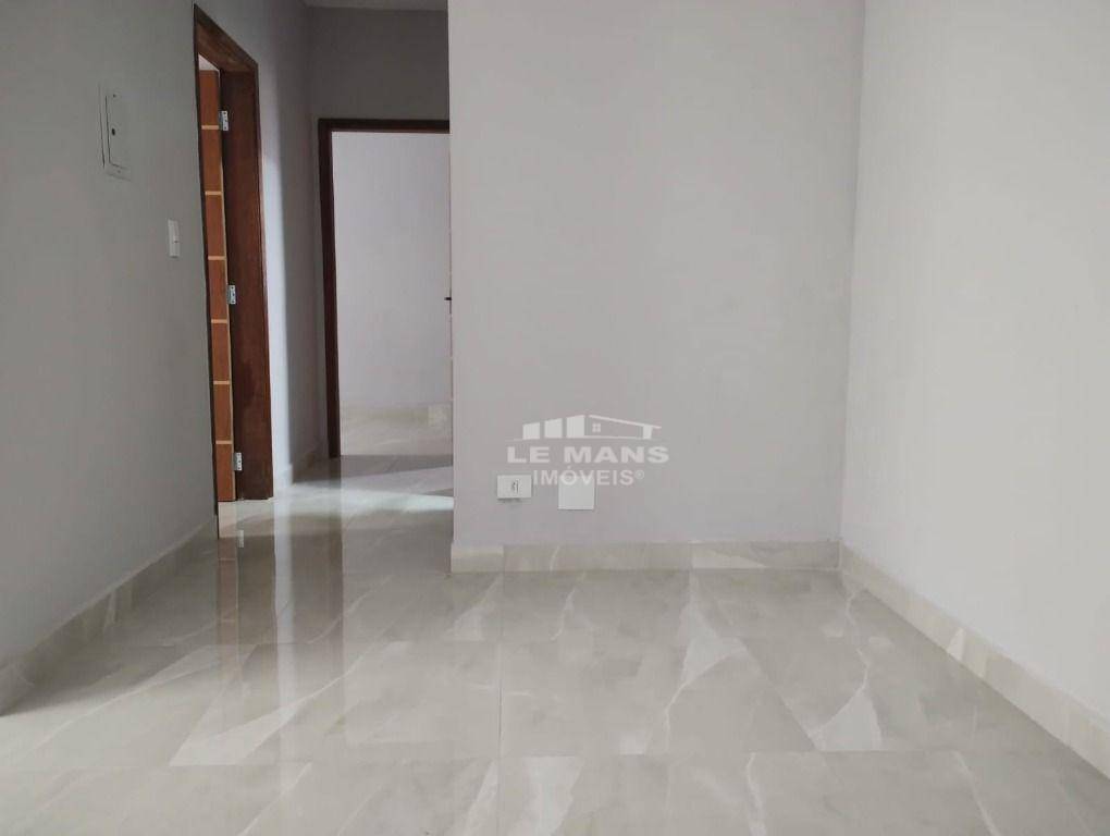 Apartamento à venda com 3 quartos, 70m² - Foto 2