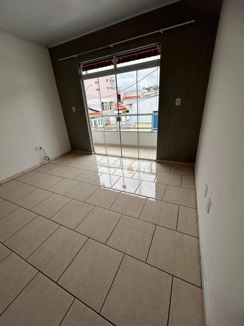 Casa à venda com 3 quartos, 168m² - Foto 5