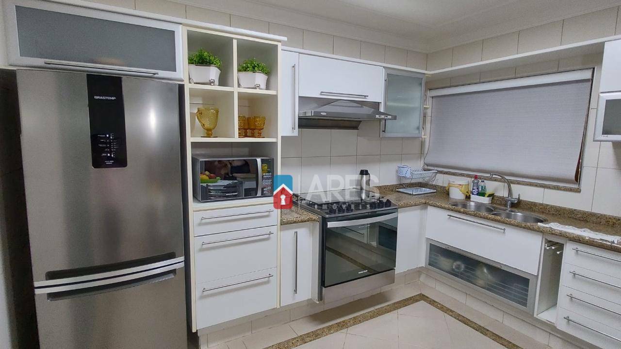 Casa à venda com 3 quartos, 380m² - Foto 11
