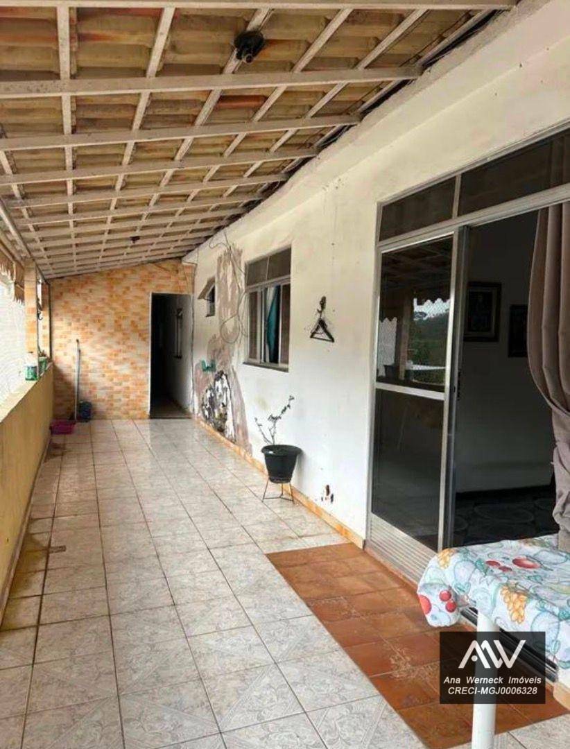 Casa à venda com 4 quartos, 180m² - Foto 4