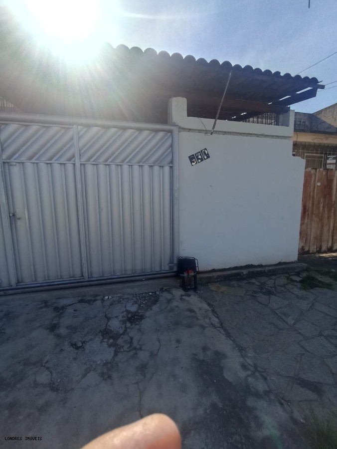 Casa à venda com 5 quartos, 200m² - Foto 1