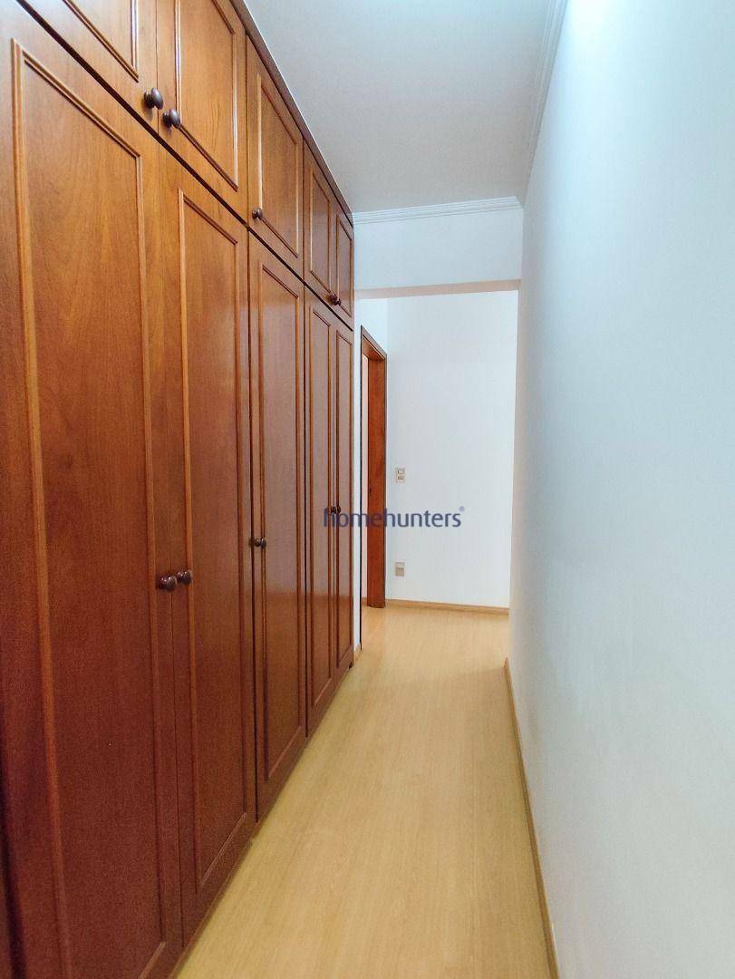 Apartamento para alugar com 3 quartos, 160m² - Foto 15