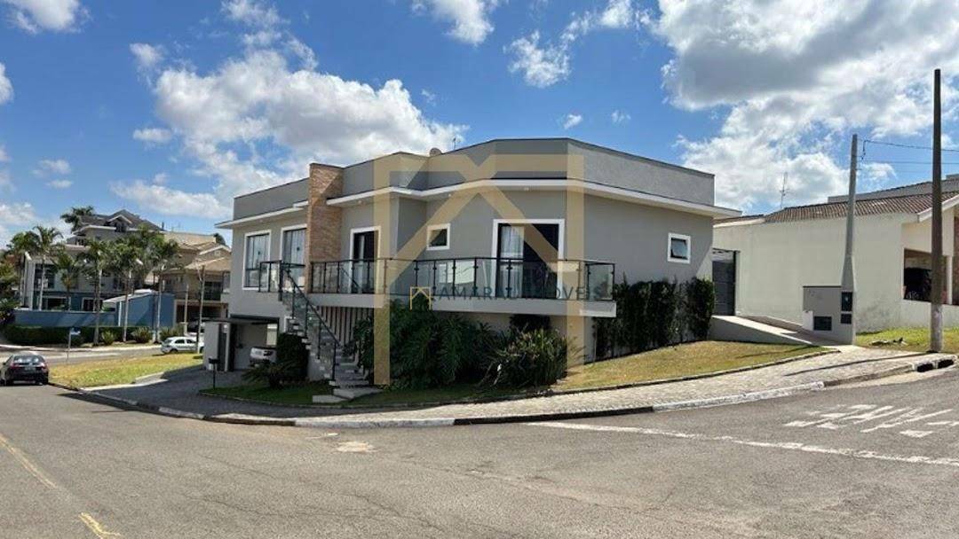 Casa de Condomínio à venda com 3 quartos, 240m² - Foto 1