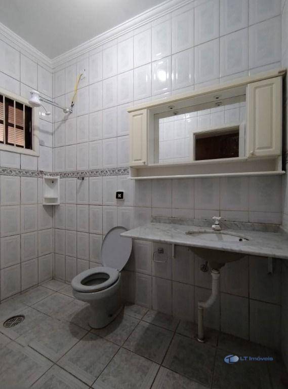 Casa à venda e aluguel com 4 quartos, 220m² - Foto 13