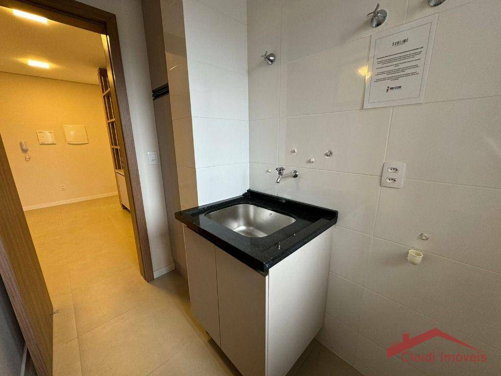 Apartamento para alugar com 3 quartos, 77m² - Foto 9