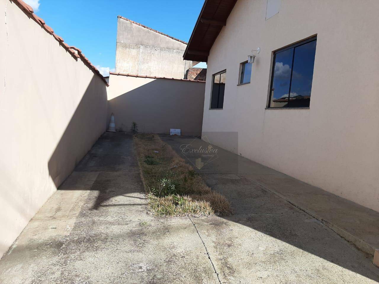 Casa à venda com 3 quartos, 82m² - Foto 2