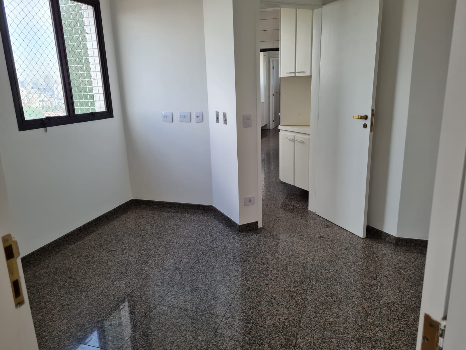 Apartamento à venda com 4 quartos, 220m² - Foto 11