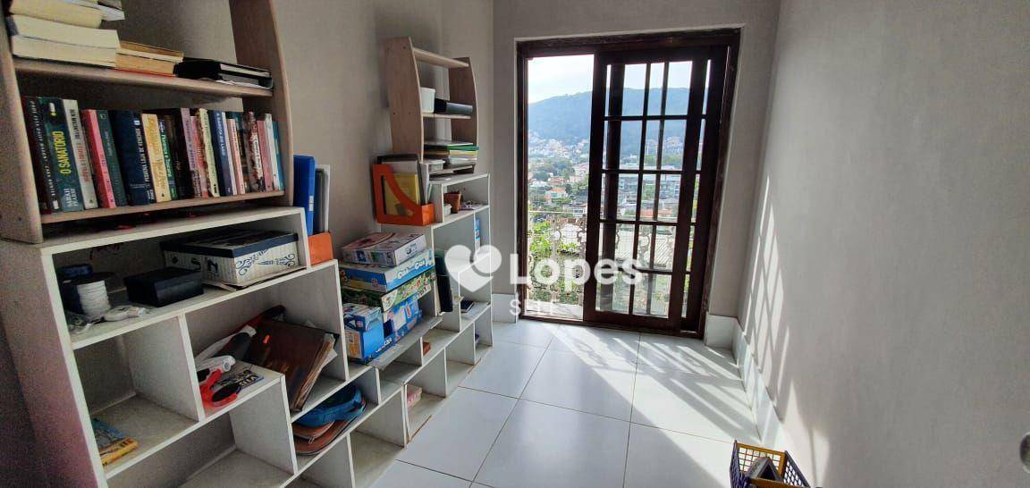 Casa à venda com 3 quartos, 354m² - Foto 15