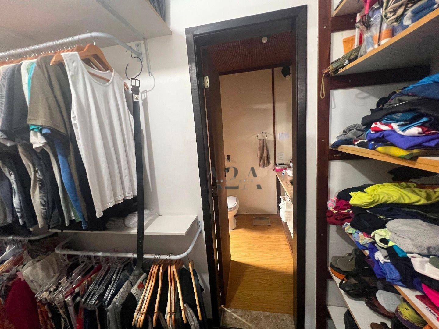 Casa à venda com 4 quartos, 335m² - Foto 9