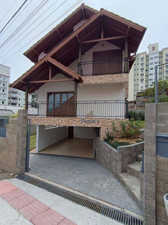 Casa à venda com 4 quartos, 192m² - Foto 1