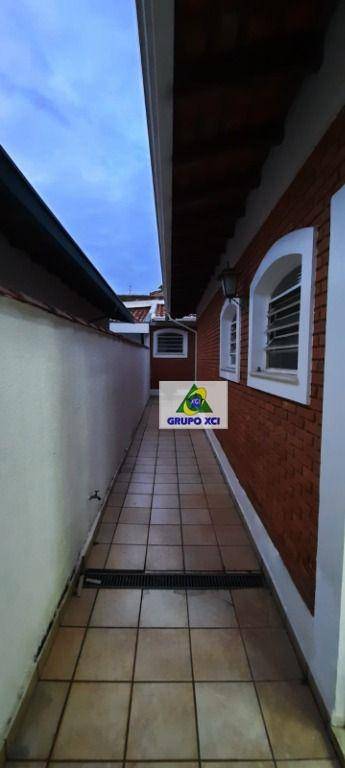 Casa à venda com 3 quartos, 200m² - Foto 24