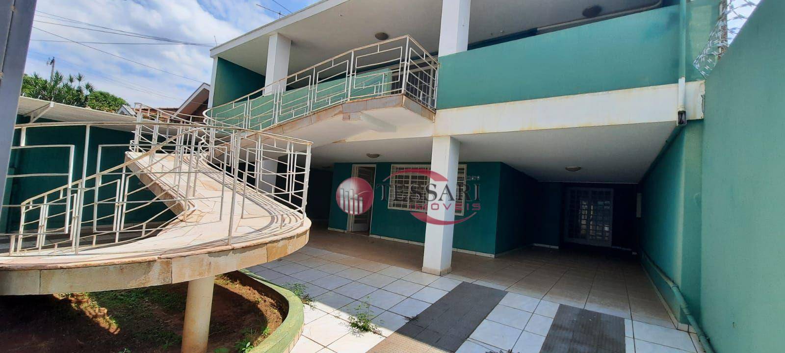 Casa à venda e aluguel com 4 quartos, 350m² - Foto 2