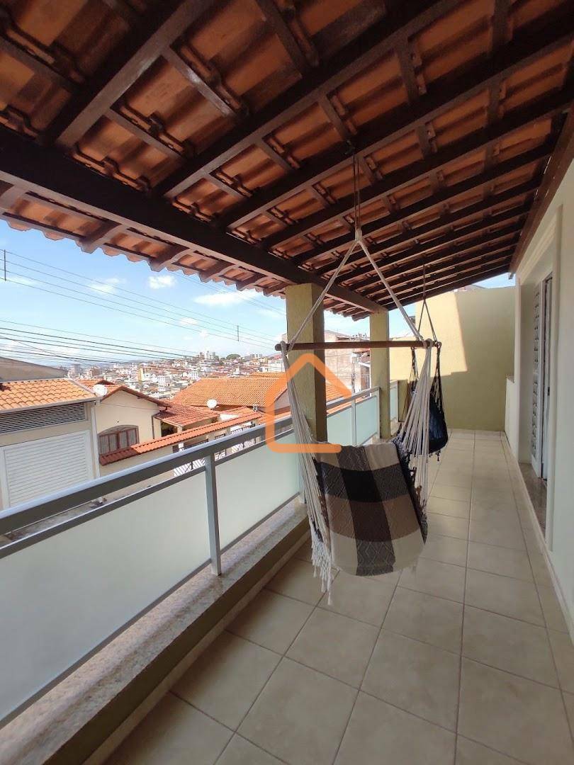 Casa à venda com 3 quartos, 245m² - Foto 22