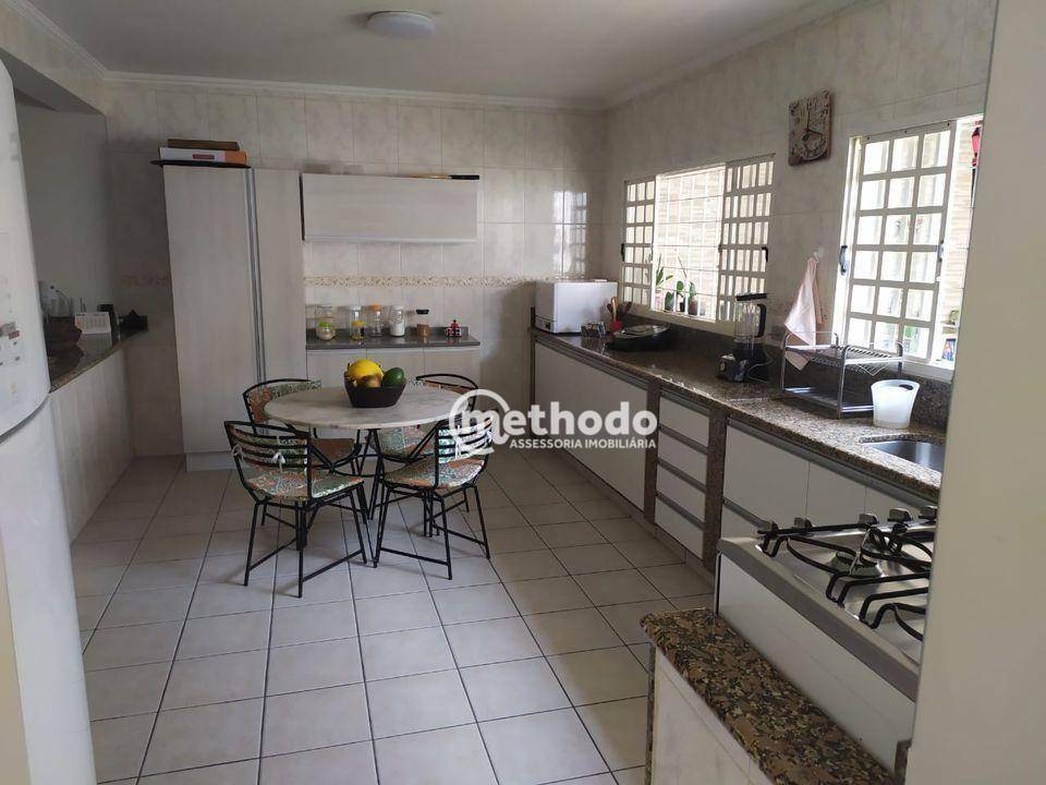 Casa à venda com 3 quartos, 227m² - Foto 17