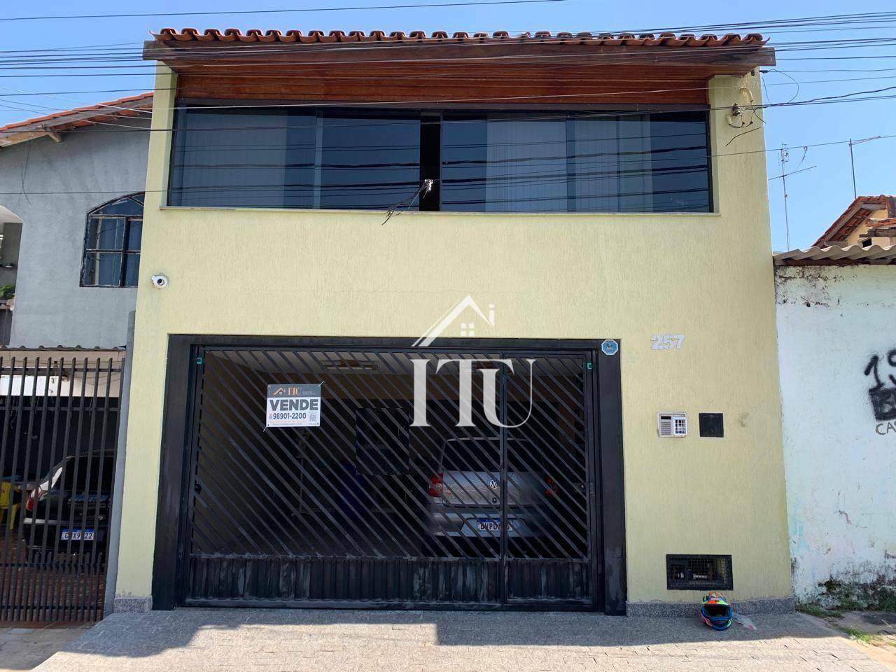 Casa à venda com 3 quartos, 102m² - Foto 1