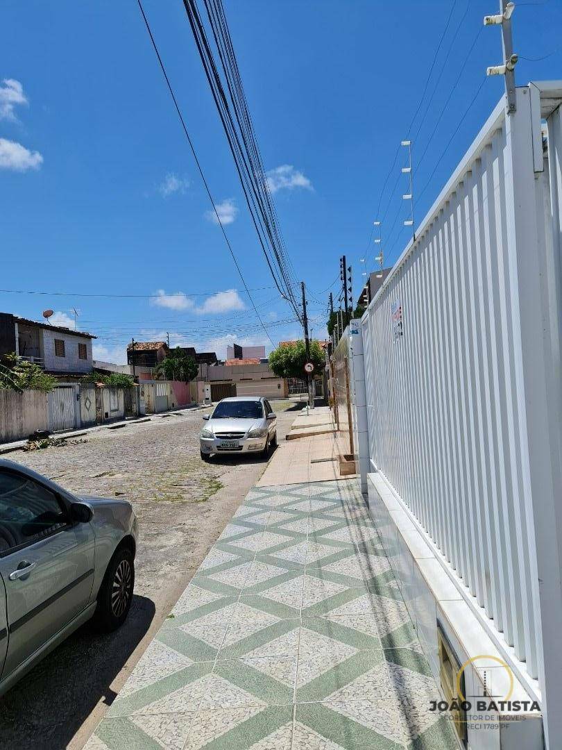 Casa à venda com 3 quartos, 250m² - Foto 2