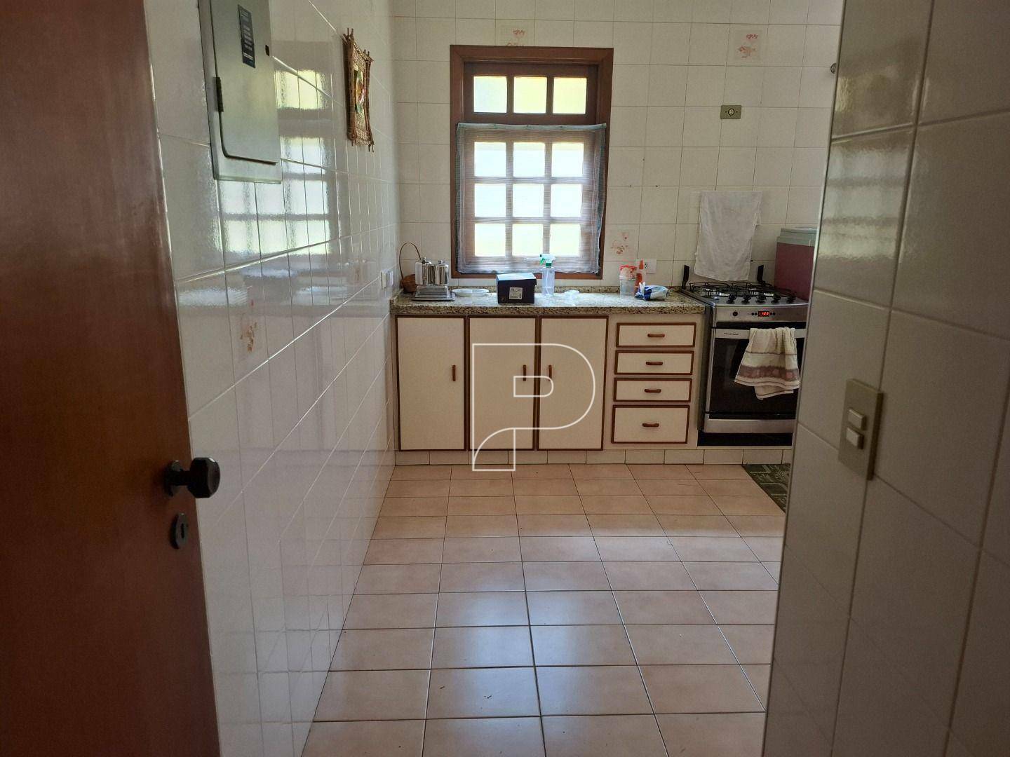 Casa de Condomínio para alugar com 3 quartos, 400m² - Foto 9