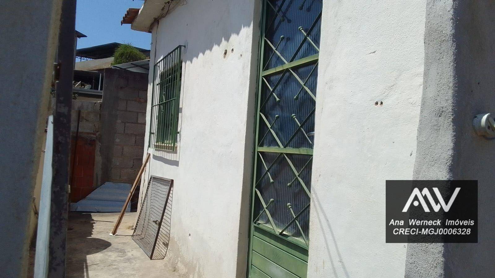Casa à venda com 2 quartos, 84m² - Foto 1