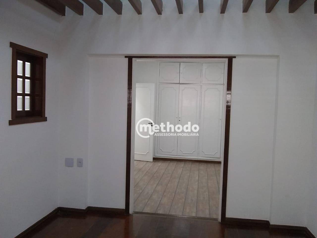 Casa à venda com 3 quartos, 220m² - Foto 4