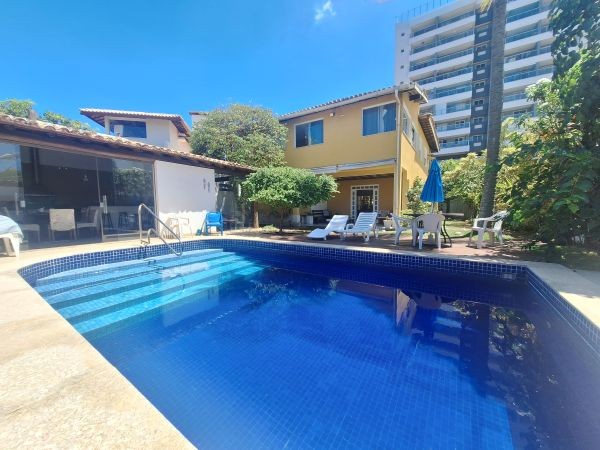 Casa para alugar com 6 quartos, 400m² - Foto 1