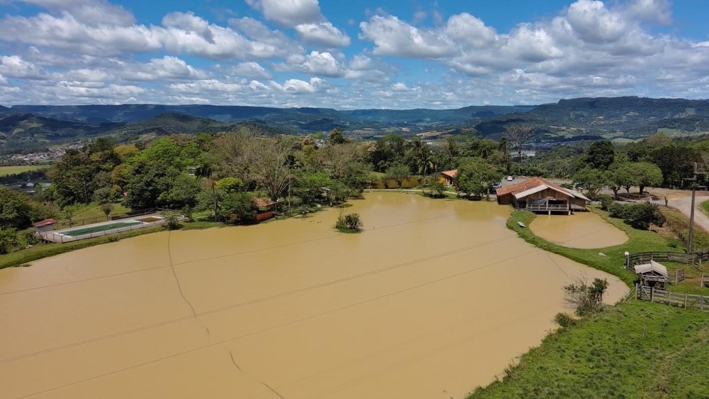 Fazenda à venda com 4 quartos, 1040000m² - Foto 2