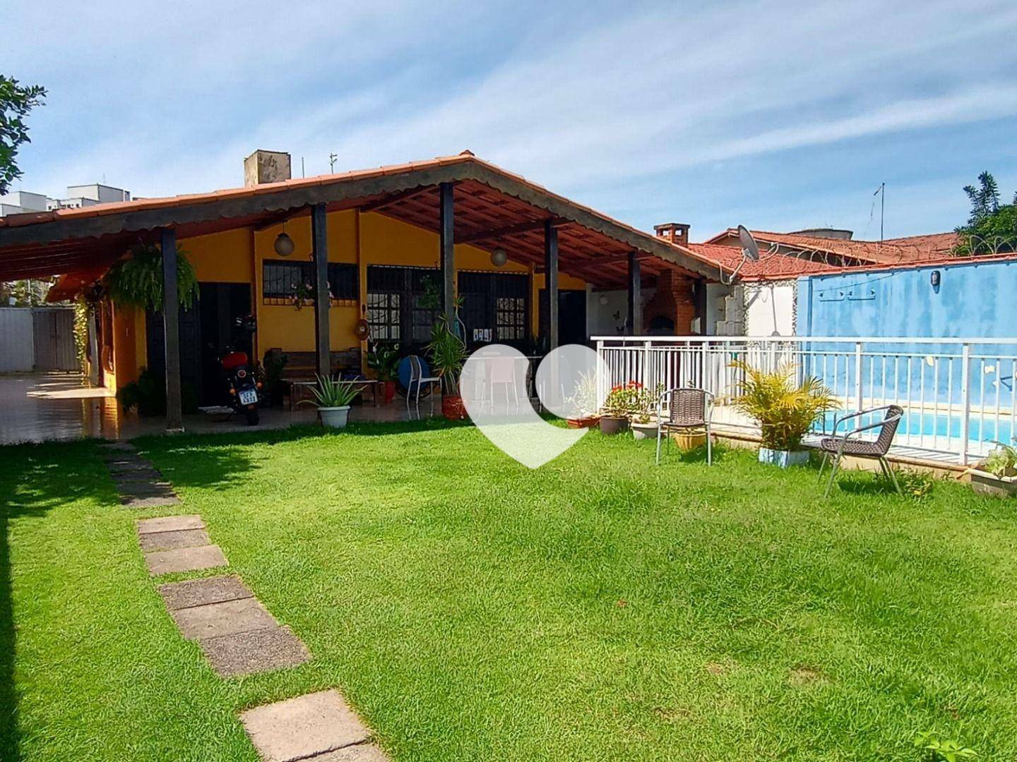 Casa à venda com 3 quartos, 200m² - Foto 1