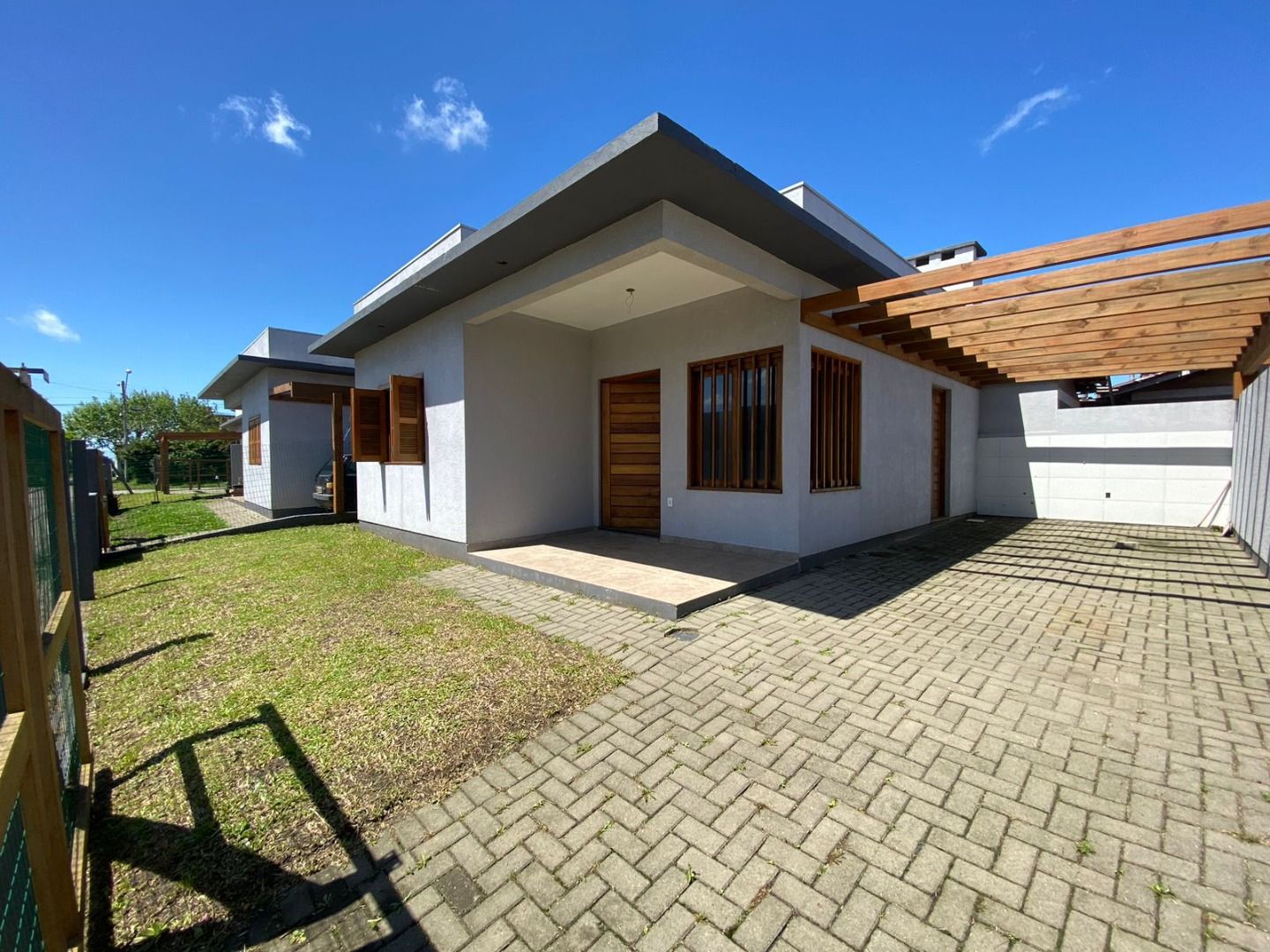 Casa à venda com 2 quartos, 65m² - Foto 1