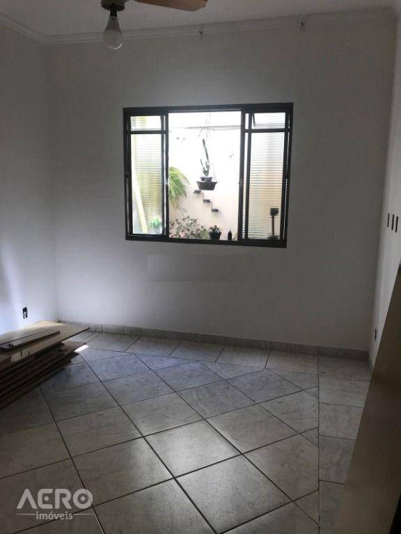 Casa à venda com 3 quartos, 200m² - Foto 8