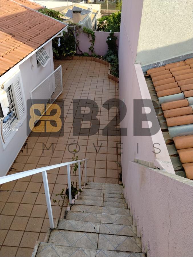 Casa à venda com 3 quartos, 300m² - Foto 4