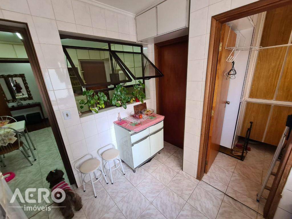 Apartamento à venda com 3 quartos, 131m² - Foto 19