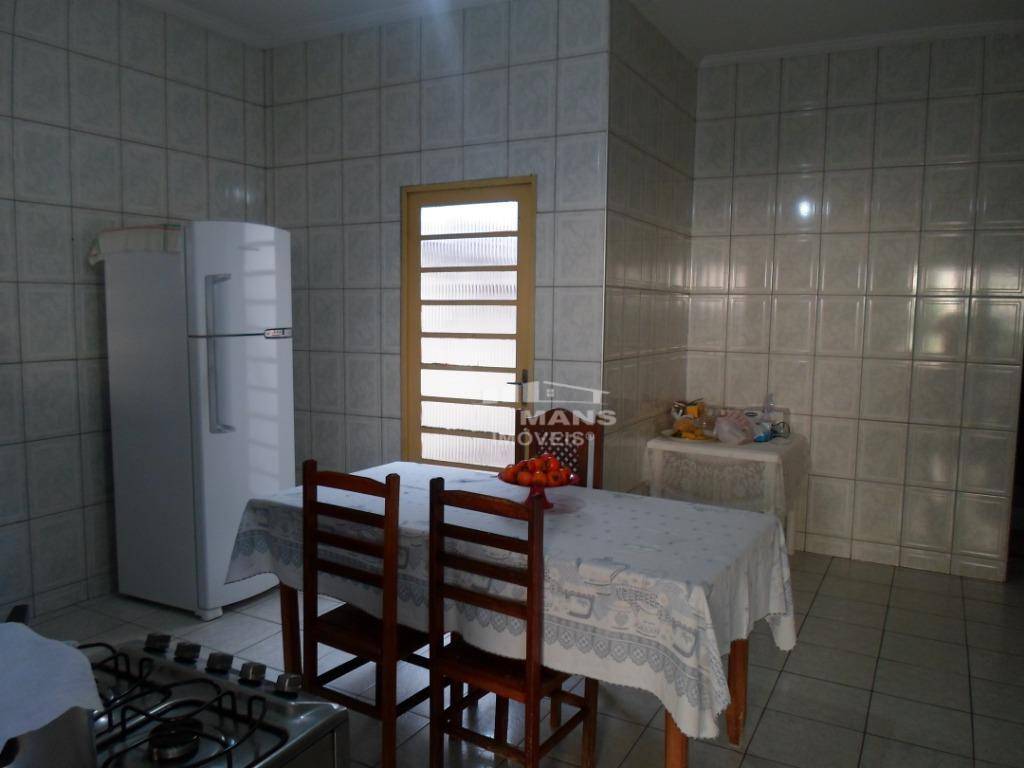 Casa à venda com 5 quartos, 220m² - Foto 8