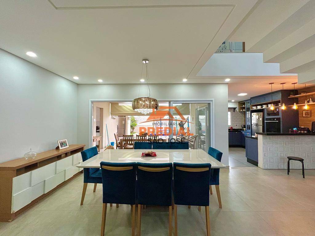 Casa de Condomínio à venda com 4 quartos, 270m² - Foto 6
