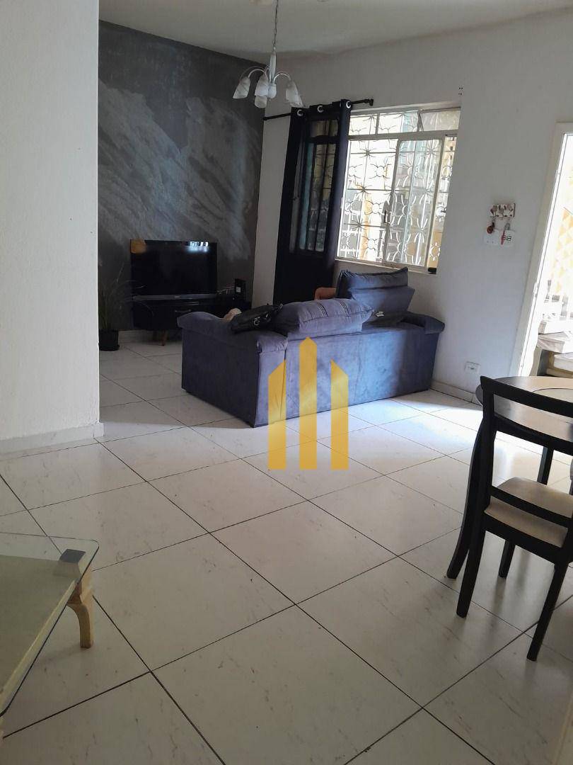 Casa à venda com 3 quartos, 230m² - Foto 1