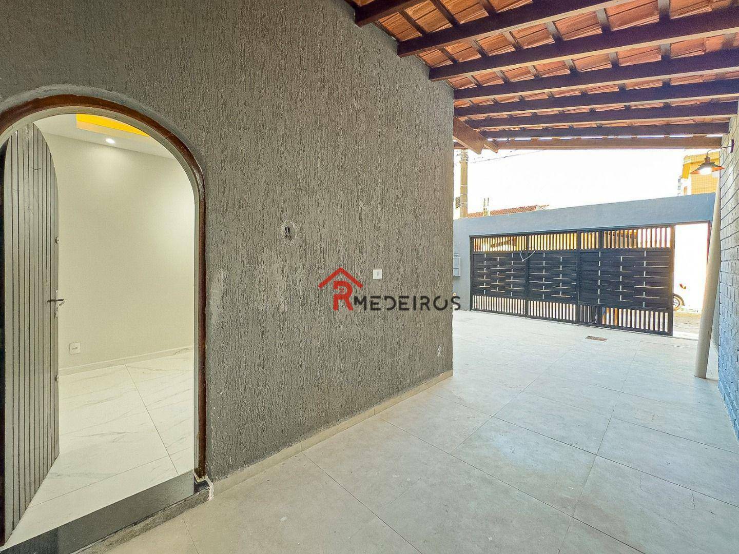 Casa à venda com 2 quartos, 108m² - Foto 2