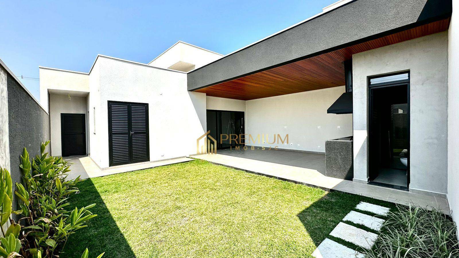 Casa de Condomínio à venda com 3 quartos, 240m² - Foto 2