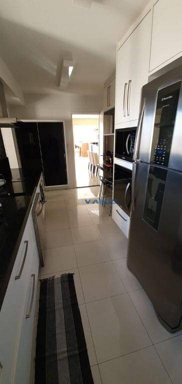 Apartamento à venda com 3 quartos, 182m² - Foto 16