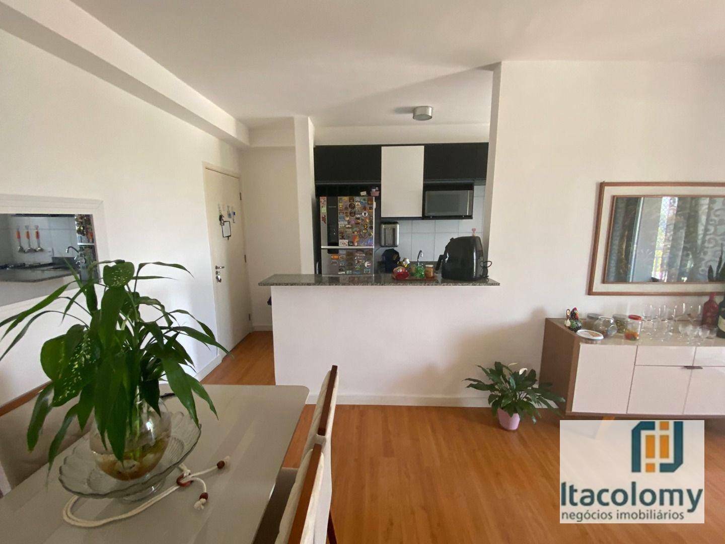 Apartamento à venda com 2 quartos, 69m² - Foto 2